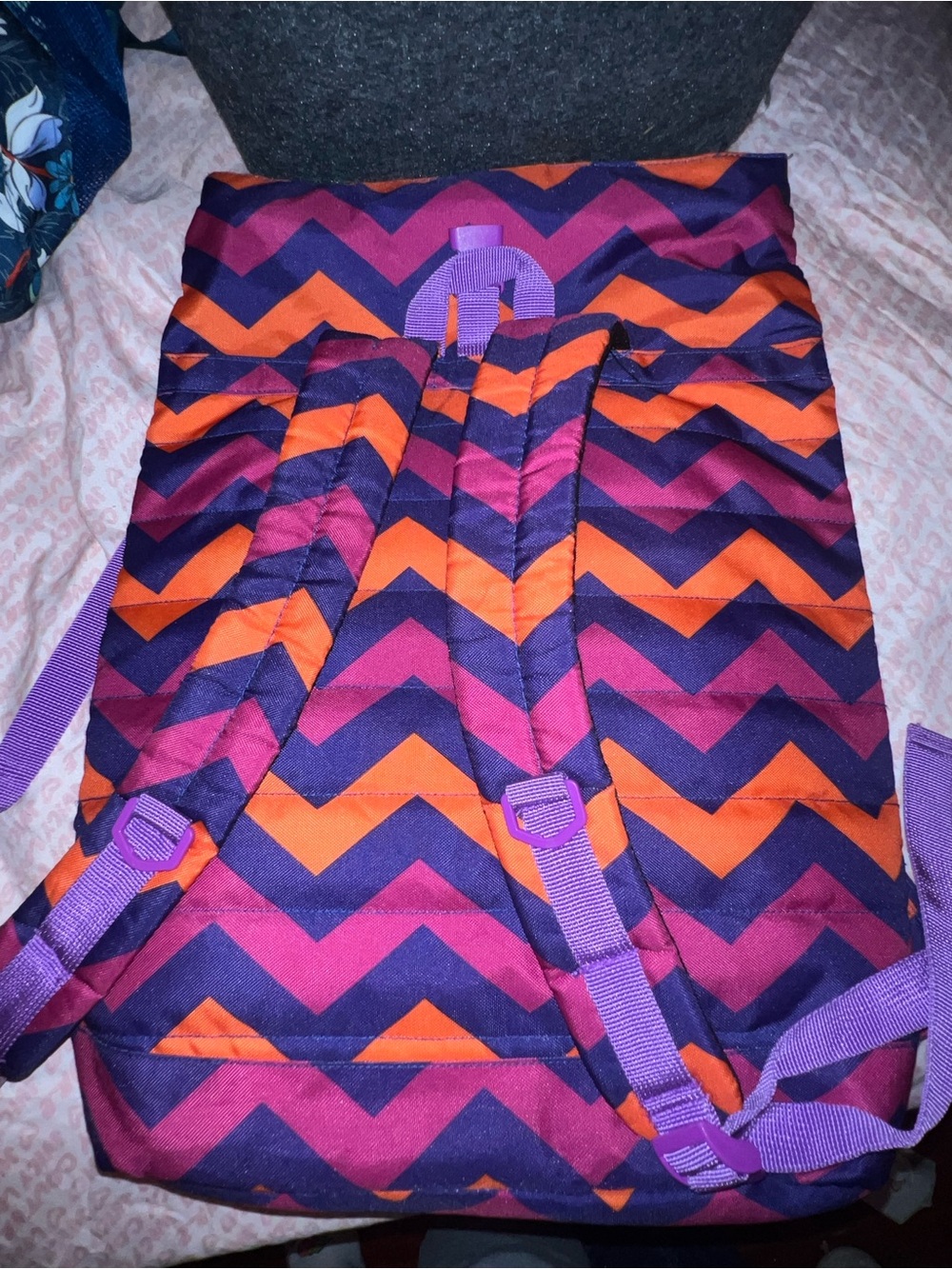 Tom’s backpack chevron pattern stand up - Picture 3 of 8